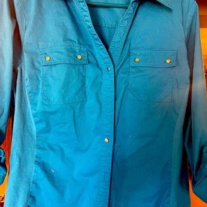 Such a cute button down shirt great for spring